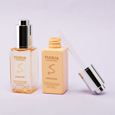 स्पष्ट हरे नीले या सफेद रंग में सिल्क स्क्रीन/हॉट स्टैम्पिंग/लेबलिंग प्रिंटिंग के साथ स्क्वायर सीरम ड्रॉपर बोतलें