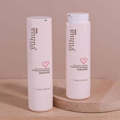 एयरलेस पंप और कस्टम डिज़ाइन वाली टिकाऊ प्लास्टिक लोशन की बोतल, कॉस्मेटिक पैकेजिंग और तरल उत्पाद भंडारण के लिए आदर्श