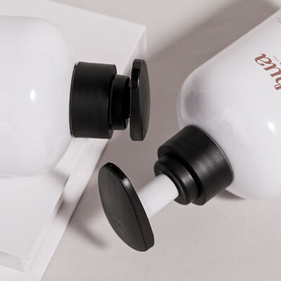 सौंदर्य प्रसाधनों में टिकाऊ पैकेजिंग पहल का समर्थन करने वाली पुनर्नवीनीकरण योग्य सामग्री से बनी 500 मिलीलीटर गोल पीईटी कॉस्मेटिक बोतल