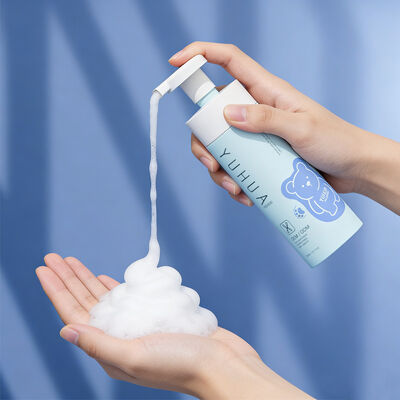 कॉस्मेटिक उत्पादों के लिए उपयुक्त प्लास्टिक पैकेजिंग फोम की बोतलें, स्क्रू कैप डिज़ाइन और सिल्क स्क्रीन प्रिंटिंग संगतता के साथ