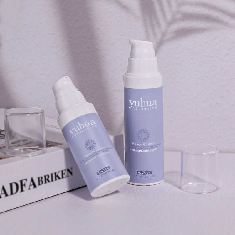 कॉस्मेटिक सीरम टोनर पैकेजिंग और कस्टम लोगो प्रिंटिंग के लिए एयरलेस पंप और स्क्रू कैप के साथ रीसाइक्लेबल प्लास्टिक लोशन की बोतल