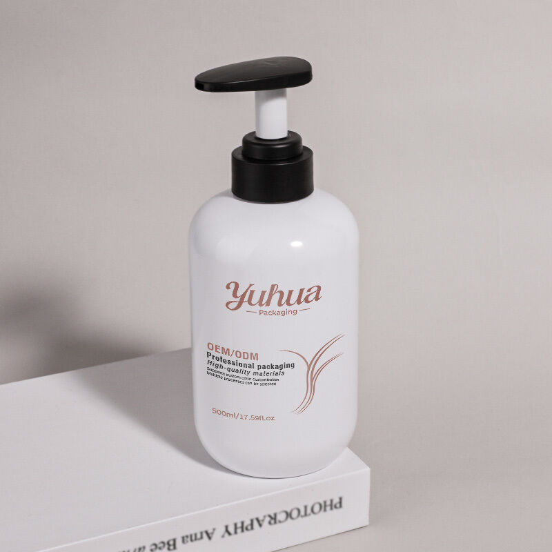 सौंदर्य प्रसाधनों में टिकाऊ पैकेजिंग पहल का समर्थन करने वाली पुनर्नवीनीकरण योग्य सामग्री से बनी 500 मिलीलीटर गोल पीईटी कॉस्मेटिक बोतल